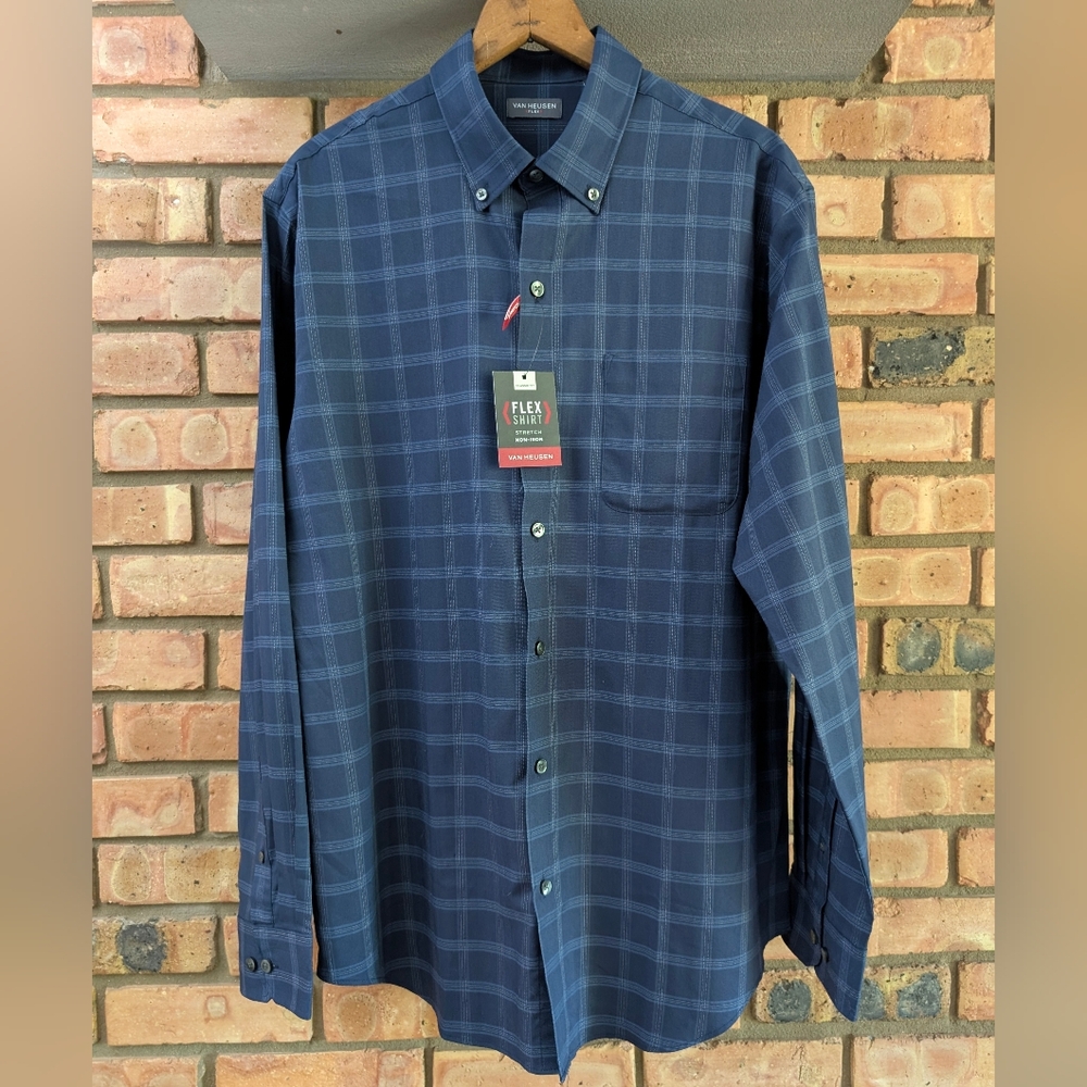 NWT Van Heusen Flex Blue Long Sleeve Button Down Shirt
